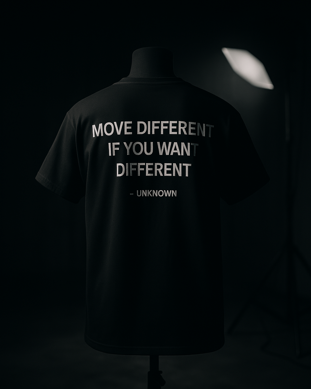 T-shirt - 'MOVE DIFFERENT'